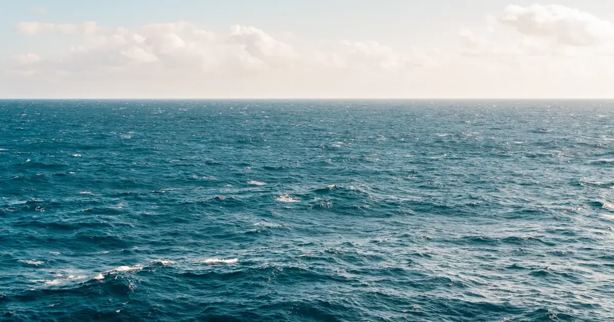 La mer est-elle réellement bleue ?
